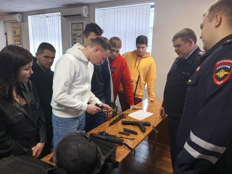 «Студенческий десант» побывал в гостях у полицейских г. Нововоронежа